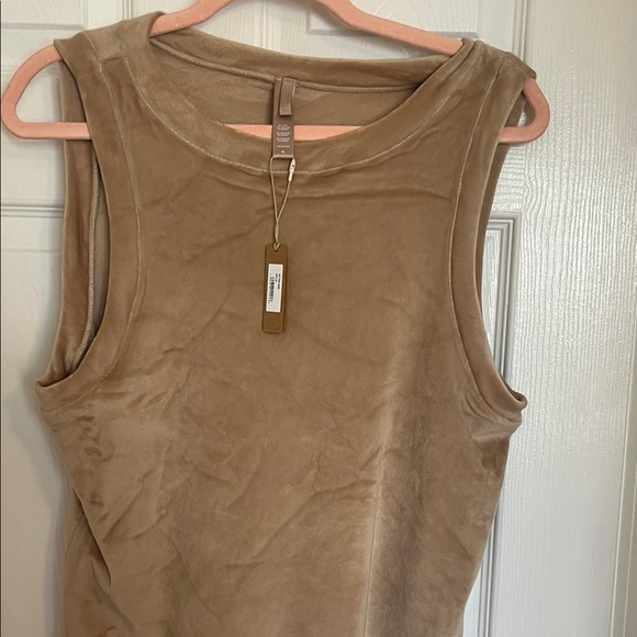 NWT SKIMS Soft Tan Velvet Tank Top size XL - Picture 2 of 5